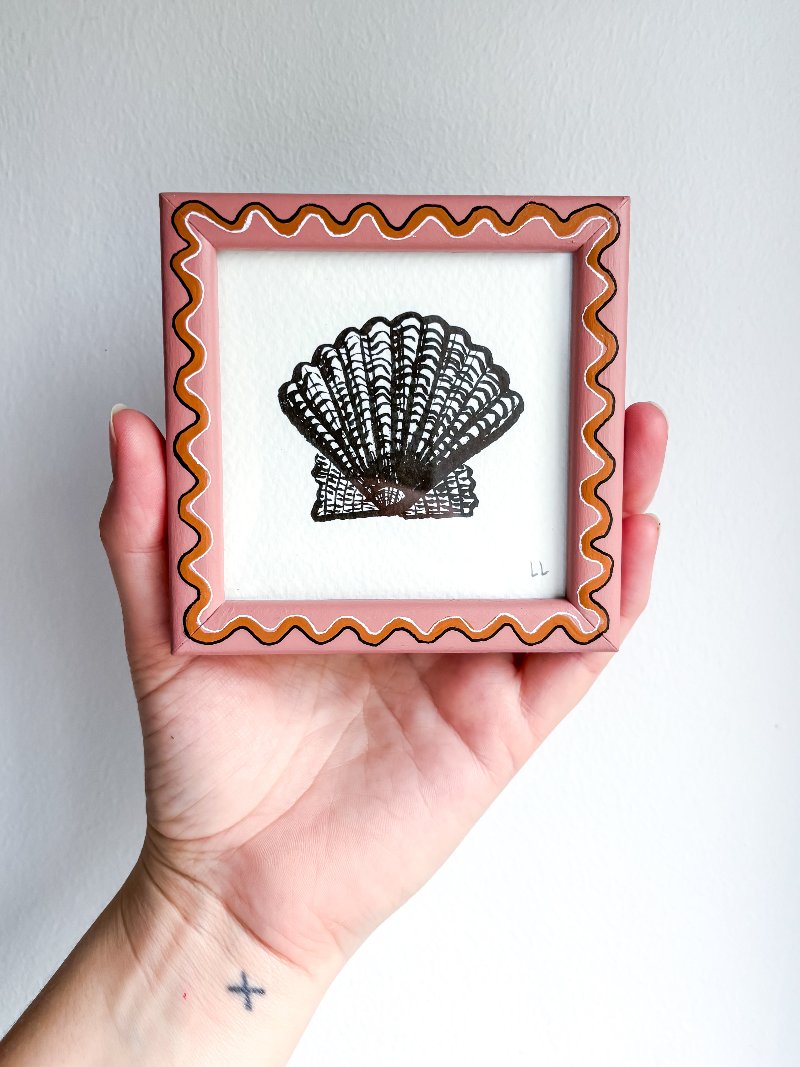 MINI SCALLOP ORIGINAL INK ARTWORK IN A HAND PAINTED PINK AND TAN WIGGLE FRAME
