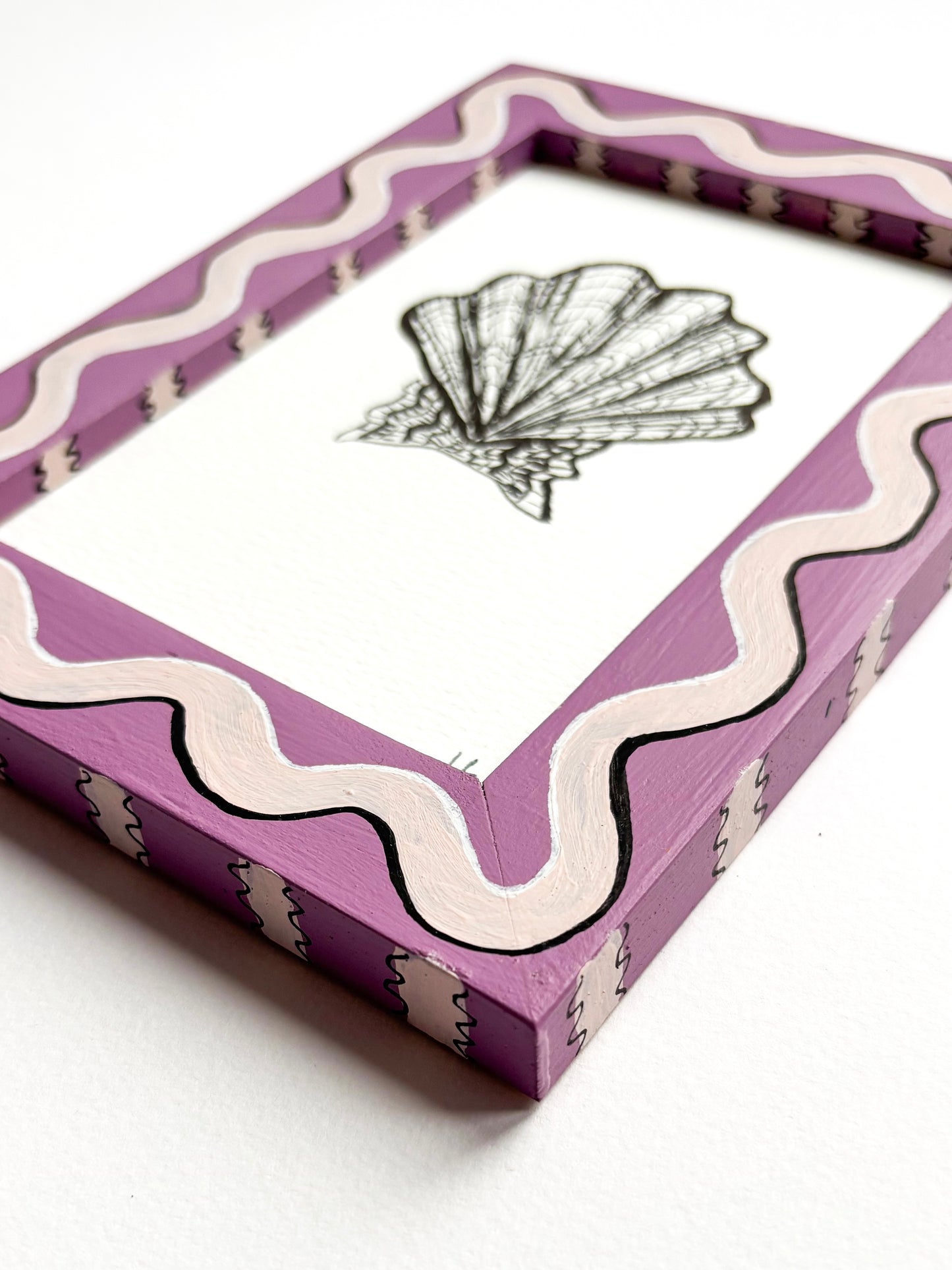 SCALLOP SHELL ORIGINAL INK ARTWORK IN A HAND PAINTED PURPLE AND PALE PINK WIGGLE AND STRIPED PRELOVED FRAME